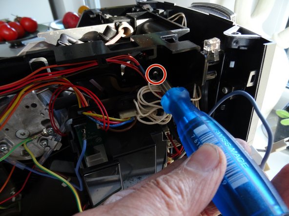 Nivona Caferomatica 770 Drainageventil tauschen: crwdns2935265:08crwdnd2935265:02crwdnd2935265:03crwdne2935265:0