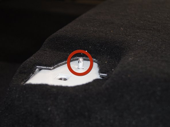 Installing Mercedes W166 RAV Tool Box: crwdns2935265:06crwdnd2935265:03crwdnd2935265:03crwdne2935265:0