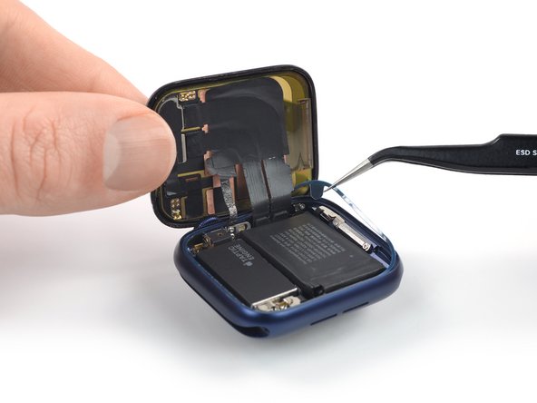 How to Reseal an Apple Watch, Apply the new adhesive: crwdns2935265:04crwdnd2935265:03crwdnd2935265:03crwdne2935265:0