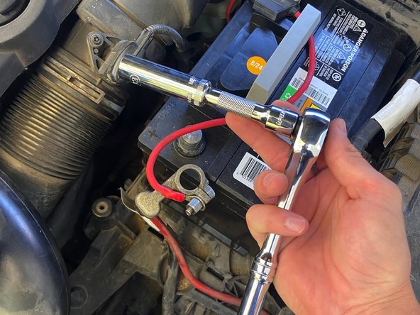 2005 Volkswagen Jetta Battery Replacement: crwdns2935265:08crwdnd2935265:02crwdnd2935265:02crwdne2935265:0