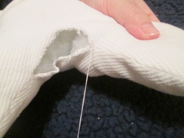 How to Fix a Ripped Stuffed Animal: crwdns2935265:04crwdnd2935265:03crwdnd2935265:03crwdne2935265:0