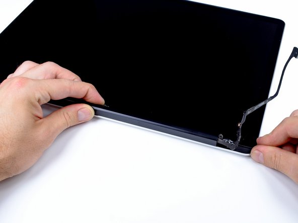 MacBook Pro 17" Unibody Clutch Cover Replacement, Clutch Cover: crwdns2935265:017crwdnd2935265:02crwdnd2935265:02crwdne2935265:0