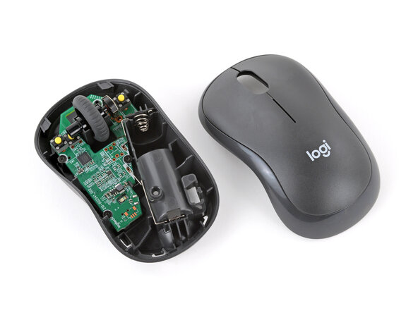 How to Open Your Logitech M240 Wireless Mouse: crwdns2935265:07crwdnd2935265:01crwdnd2935265:01crwdne2935265:0
