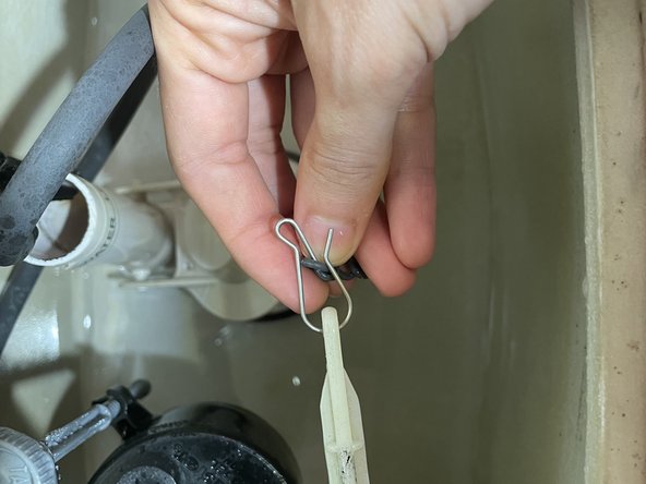 Toilet Pull Chain Spring Clasp Replacement, Disassembling Toilet Pull Chain Spring Clasp from Tank Lever: 手順 4、 3の画像 2