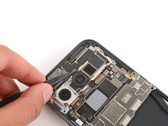 Google Pixel 10 Rear Cameras Replacement, Remove the bracket: 20 단계, 이미지 3개 중 1개