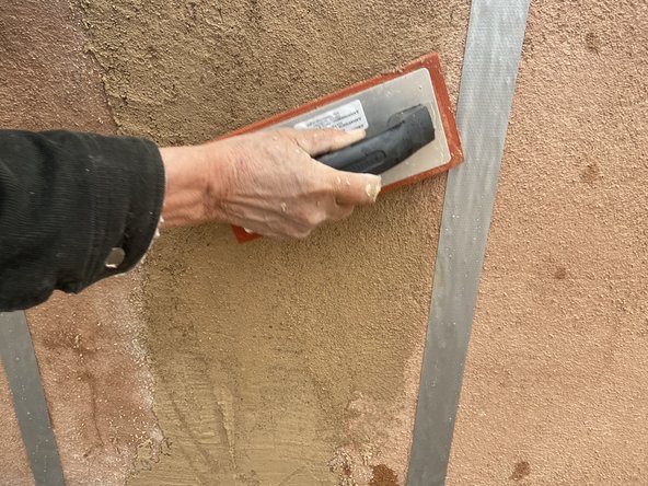 How to Repair Cracks in a Cement Wall: adım 6, 3 resimden 2.