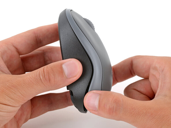 How to Open Your Logitech M185 Wireless Mouse, Separate the two halves: crwdns2935265:05crwdnd2935265:02crwdnd2935265:03crwdne2935265:0