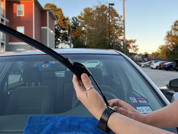 2002-2006 Toyota Camry Windshield Wiper Replacement: crwdns2935265:04crwdnd2935265:02crwdnd2935265:02crwdne2935265:0