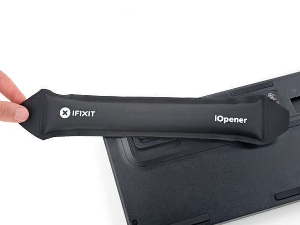 Logitech G915 TKL Feet Replacement, Remove the feet: crwdns2935265:02crwdnd2935265:02crwdnd2935265:02crwdne2935265:0