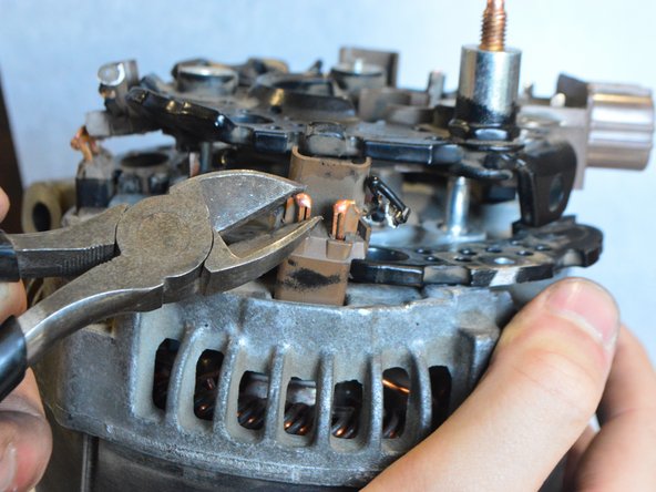 Honda CSC29 Stator Replacement: passo 6, immagine 2 di 2