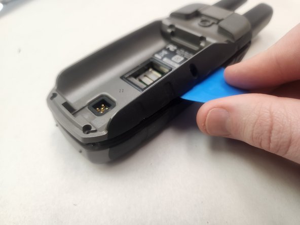 Garmin Rino 650 Screen Replacement, Separate the Frame: crwdns2935265:04crwdnd2935265:03crwdnd2935265:03crwdne2935265:0