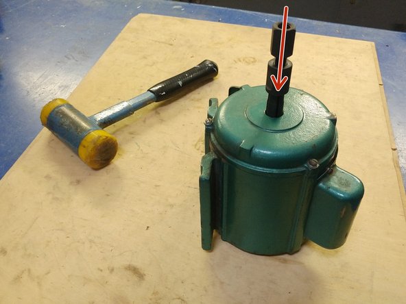 Kinzo 8E116 Motor Bearing Replacement, remove pulley sided bearing: crwdns2935265:08crwdnd2935265:02crwdnd2935265:03crwdne2935265:0