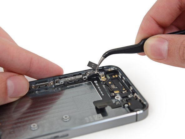 iPhone 5s Upper Component Cable Replacement: stap 0, afbeelding 3 van 3