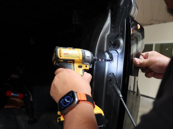 2021 Chevrolet Silverado Tail Light Replacement: crwdns2935265:07crwdnd2935265:02crwdnd2935265:03crwdne2935265:0