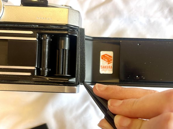 Canon AE-1 Program Light Seal Replacement: crwdns2935265:06crwdnd2935265:03crwdnd2935265:03crwdne2935265:0