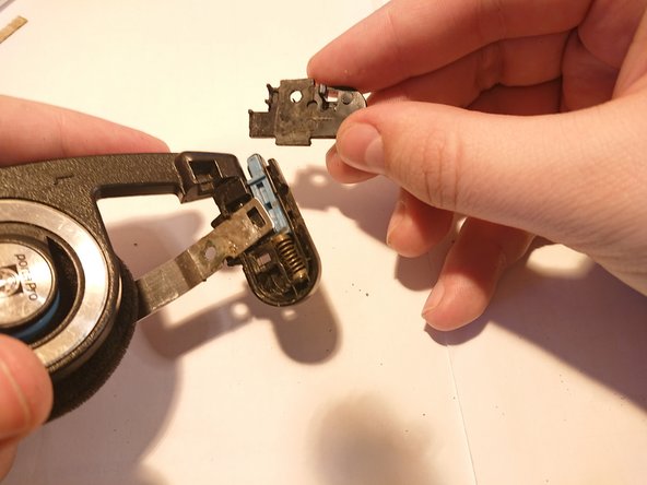 Koss Porta Pro Speaker Holder Replacement, Remove hoop holder: crwdns2935265:04crwdnd2935265:02crwdnd2935265:03crwdne2935265:0