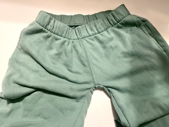 Transforming High-Rise Pants into Low-Rise Style by Hand: crwdns2935265:09crwdnd2935265:02crwdnd2935265:02crwdne2935265:0