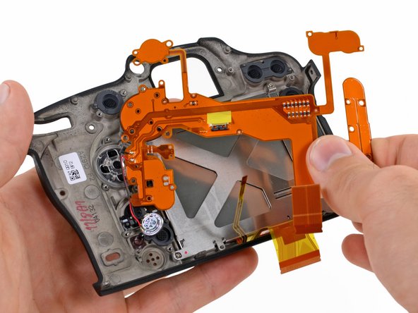 Nikon D600 Teardown: crwdns2935265:013crwdnd2935265:03crwdnd2935265:03crwdne2935265:0