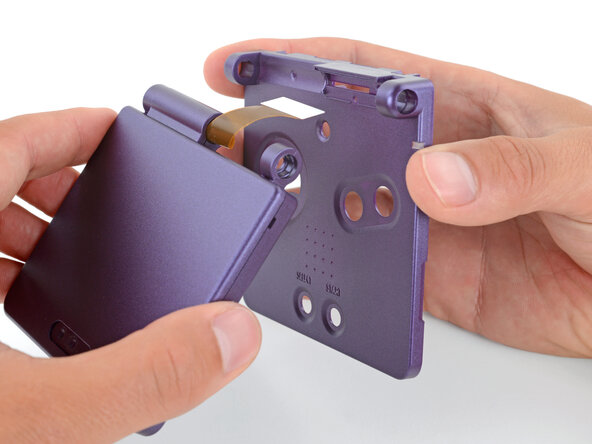 How to Reshell Your Game Boy Advance SP, Fit the shells together: crwdns2935265:043crwdnd2935265:01crwdnd2935265:03crwdne2935265:0