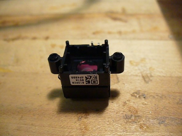 Logitech Webcam Pro 9000 Teardown: 步骤 8 中的图像 2，3