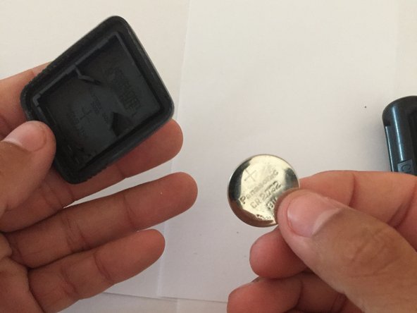 How to Replace Battery and Program Keyless Entry Remote for a Mercury Mountaineer  1997-2007: шаг 4, изображение 3 из 3