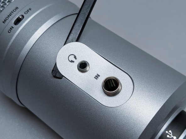 Samson G-Track Pro Teardown, Lifting Sticker: crwdns2935265:07crwdnd2935265:03crwdnd2935265:03crwdne2935265:0