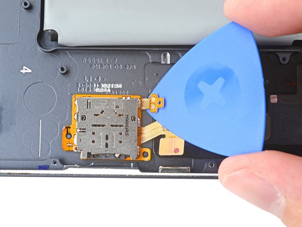 Samsung Galaxy Tab S7 Plus 5G microSD Card Reader Replacement, Separate the microSD card reader's adhesive: crwdns2935265:044crwdnd2935265:03crwdnd2935265:03crwdne2935265:0