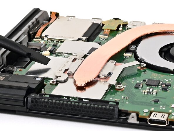 Nintendo Switch 2 Board Replacement, Free the heat sink: crwdns2935265:036crwdnd2935265:01crwdnd2935265:03crwdne2935265:0