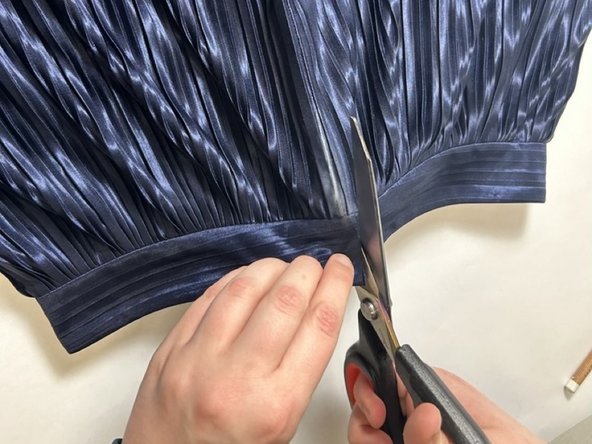 How to Enlarge a Skirt Waistband: crwdns2935265:02crwdnd2935265:02crwdnd2935265:03crwdne2935265:0