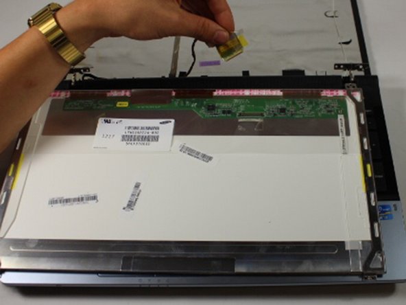 Samsung NP300E5C Screen Replacement: crwdns2935265:06crwdnd2935265:03crwdnd2935265:03crwdne2935265:0