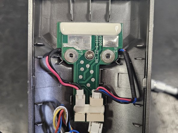 Dreame T30: Teardown, Remove the cables from the PCBA: crwdns2935265:05crwdnd2935265:03crwdnd2935265:03crwdne2935265:0