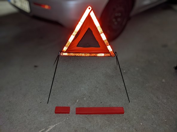 How to set up a warning triangle, Unpack and unfold the warning triangle: crwdns2935265:03crwdnd2935265:02crwdnd2935265:02crwdne2935265:0