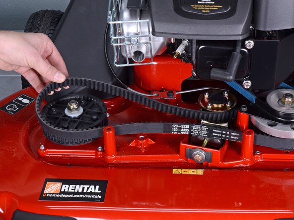 Toro Walk Behind Mowers 21199HD 2018 Right Spindle Replacement, Remove the belt from the left sprocket: crwdns2935265:014crwdnd2935265:02crwdnd2935265:03crwdne2935265:0