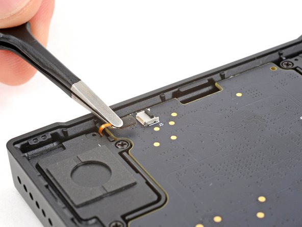 Analogue Pocket Buttons Replacement, Disconnect the main board: 步骤 12 中的图像 3，3