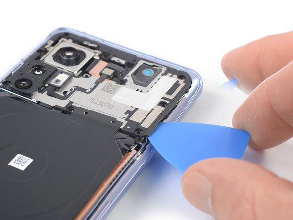 Xiaomi 12 Screen Replacement, Pry up the motherboard cover: crwdns2935265:015crwdnd2935265:02crwdnd2935265:03crwdne2935265:0