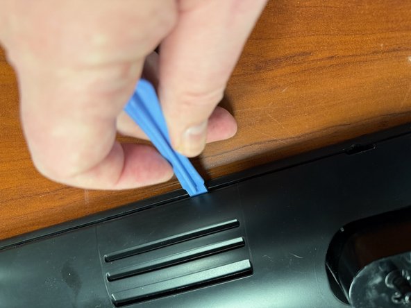 LG Chromebase 22" Teardown, Remove the Rear Cover: crwdns2935265:04crwdnd2935265:02crwdnd2935265:03crwdne2935265:0