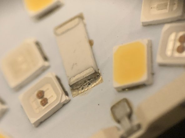 LIFX BR30 Resolder Resistors, Observe Top Resistor: crwdns2935265:05crwdnd2935265:03crwdnd2935265:03crwdne2935265:0