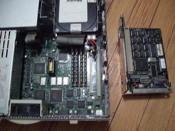 Macintosh IIsi Disassembly: step 4, image 2 of 2