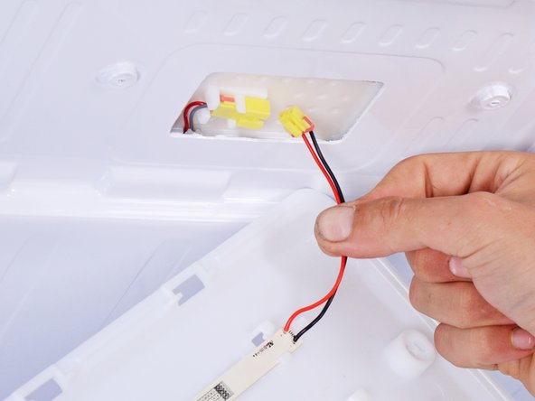 Samsung Refrigerator Light (Refrigerator Compartment) Replacement: 步骤 6 中的图像 2，2