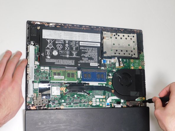 Lenovo ThinkPad L490 Display Assembly Replacement: crwdns2935265:04crwdnd2935265:03crwdnd2935265:03crwdne2935265:0