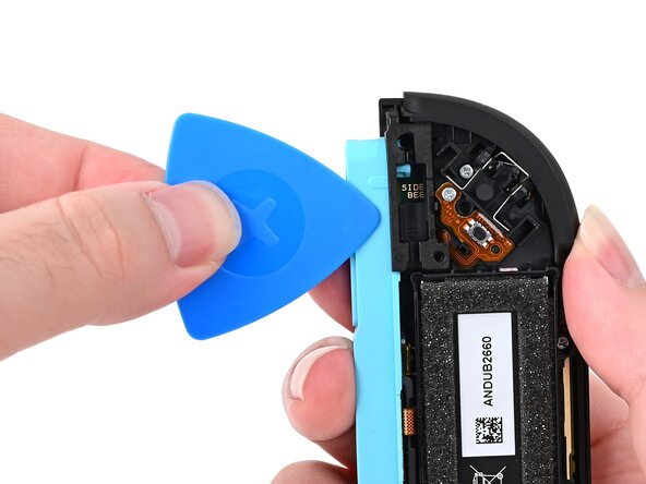 Joy-Con 2 (Left) Joystick Replacement, Remove the bracket: crwdns2935265:015crwdnd2935265:01crwdnd2935265:03crwdne2935265:0