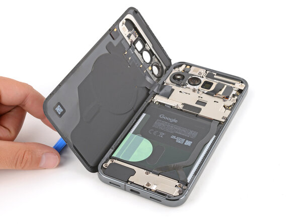 Google Pixel 10 Pro XL USB‑C Board Replacement, Prop up the back glass: 11 단계, 이미지 3개 중 3개