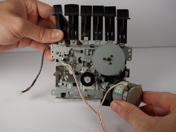 Sony CFD-8 Motor Belt Replacement, Remove Motor: crwdns2935265:08crwdnd2935265:03crwdnd2935265:03crwdne2935265:0