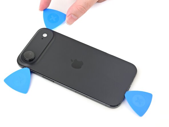 iPhone Air Back Glass Replacement, Separate the right edge adhesive: crwdns2935265:012crwdnd2935265:03crwdnd2935265:03crwdne2935265:0