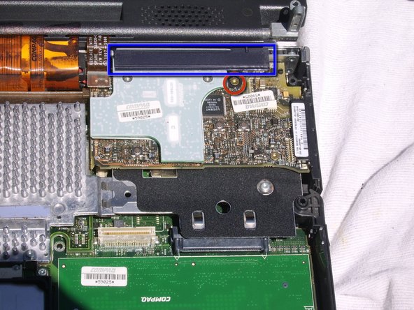 Disassembling the Compaq Armada 7800: crwdns2935265:011crwdnd2935265:01crwdnd2935265:03crwdne2935265:0