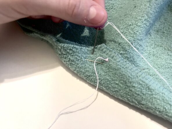 Transforming High-Rise Pants into Low-Rise Style by Hand: crwdns2935265:07crwdnd2935265:02crwdnd2935265:03crwdne2935265:0