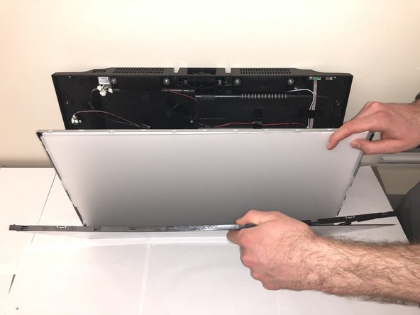 Insignia 24" LED Roku TV Screen Replacement: crwdns2935265:08crwdnd2935265:03crwdnd2935265:03crwdne2935265:0