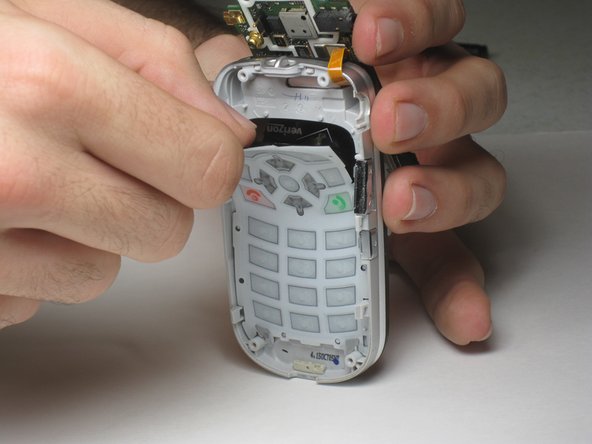 Motorola V325 Keypad Replacement: crwdns2935265:011crwdnd2935265:02crwdnd2935265:03crwdne2935265:0