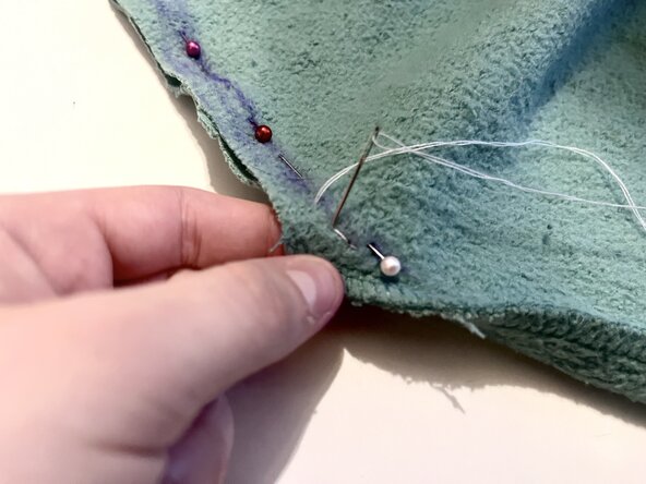 Transforming High-Rise Pants into Low-Rise Style by Hand: crwdns2935265:07crwdnd2935265:03crwdnd2935265:03crwdne2935265:0