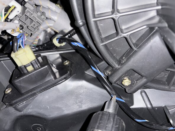 2002-2006 Honda CR-V Blower Motor Replacement: crwdns2935265:00crwdnd2935265:01crwdnd2935265:03crwdne2935265:0